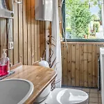 Dom wakacyjny 4 Bedroom Cozy In *