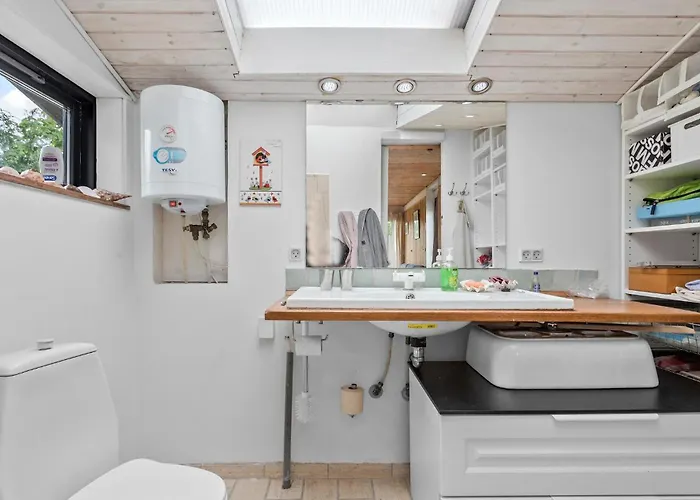 4 Bedroom Cozy In Ferienhaus *