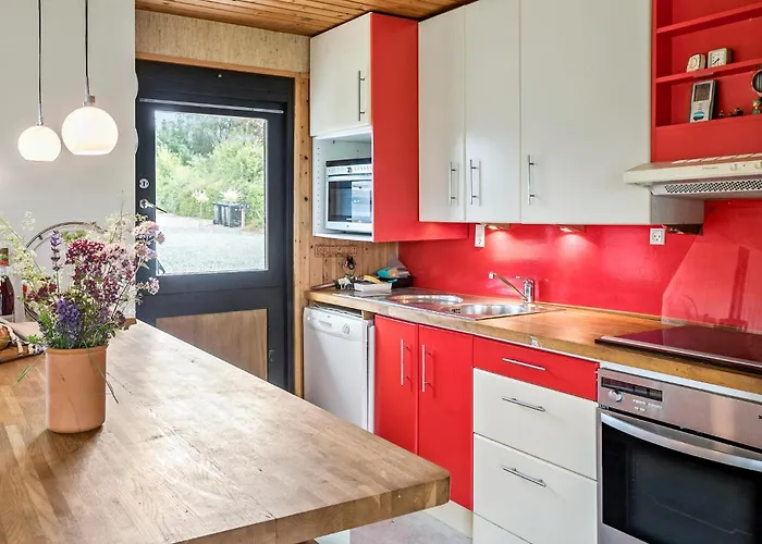 4 Bedroom Cozy In Ferienhaus