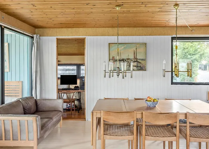 4 Bedroom Cozy In Ferienhaus *